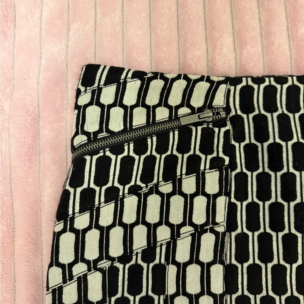 Diane Von Furstenberg sophisticated Black and White Pencil Skirt - Picture 3 of 4